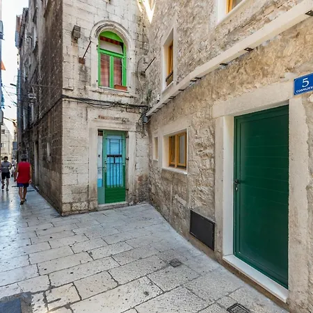 Cosmijeva Luxury Apartment Split