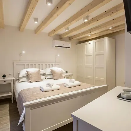 Cosmijeva Luxury Split